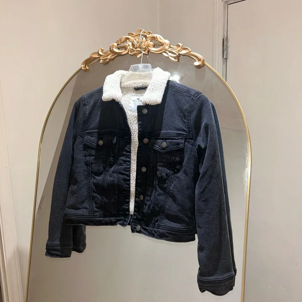 Hollister Black Denim Jacket with Sherpa Interior - Picture 1 of 3